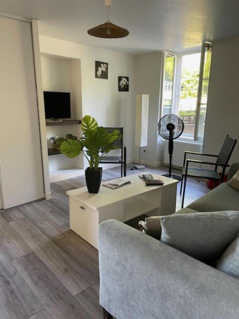 Cote Jardin Apartment Saint Jean en Royans Bagian luar foto